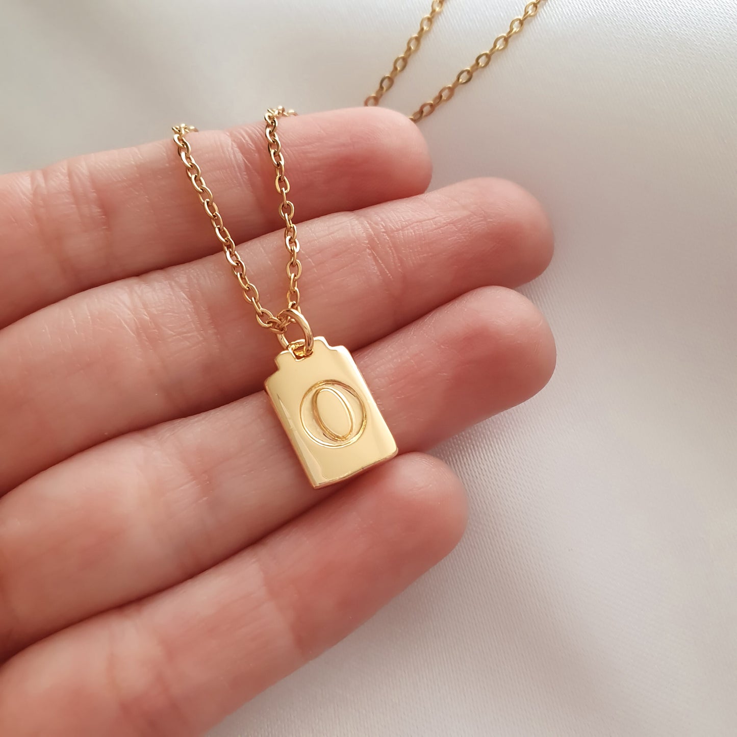 Collar Inicial (Liquidación, solo quedan la "O" y la "Q" disponibles)