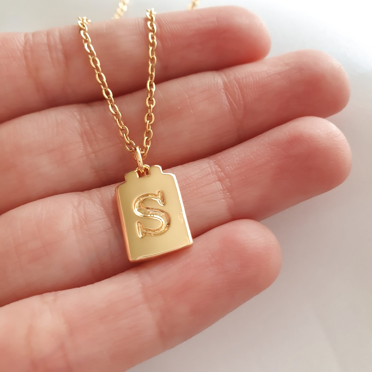 Collar Inicial (Liquidación, solo quedan la "O" y la "Q" disponibles)