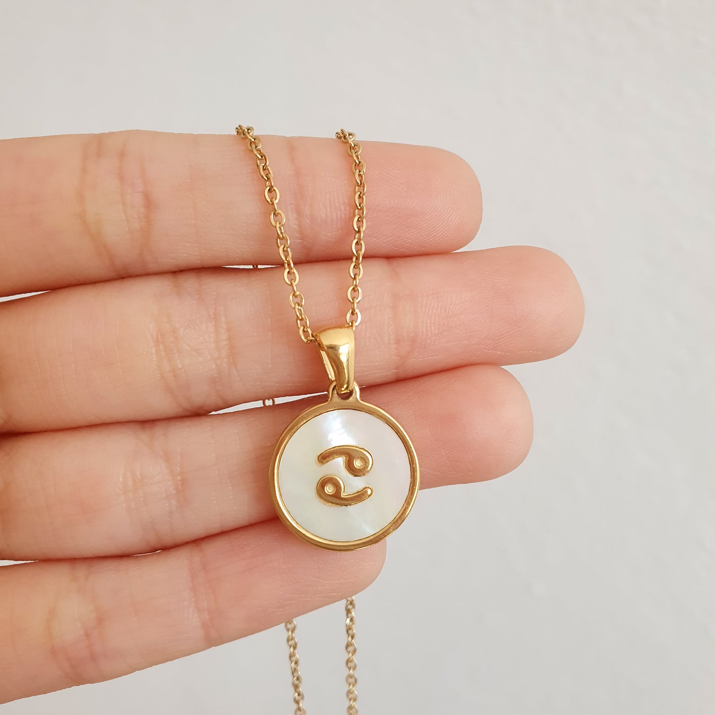 Collar Zodiaco perla (Liquidación, solo quedan Géminis, Virgo, Escorpio, Sagitario y Acuario disponibles)