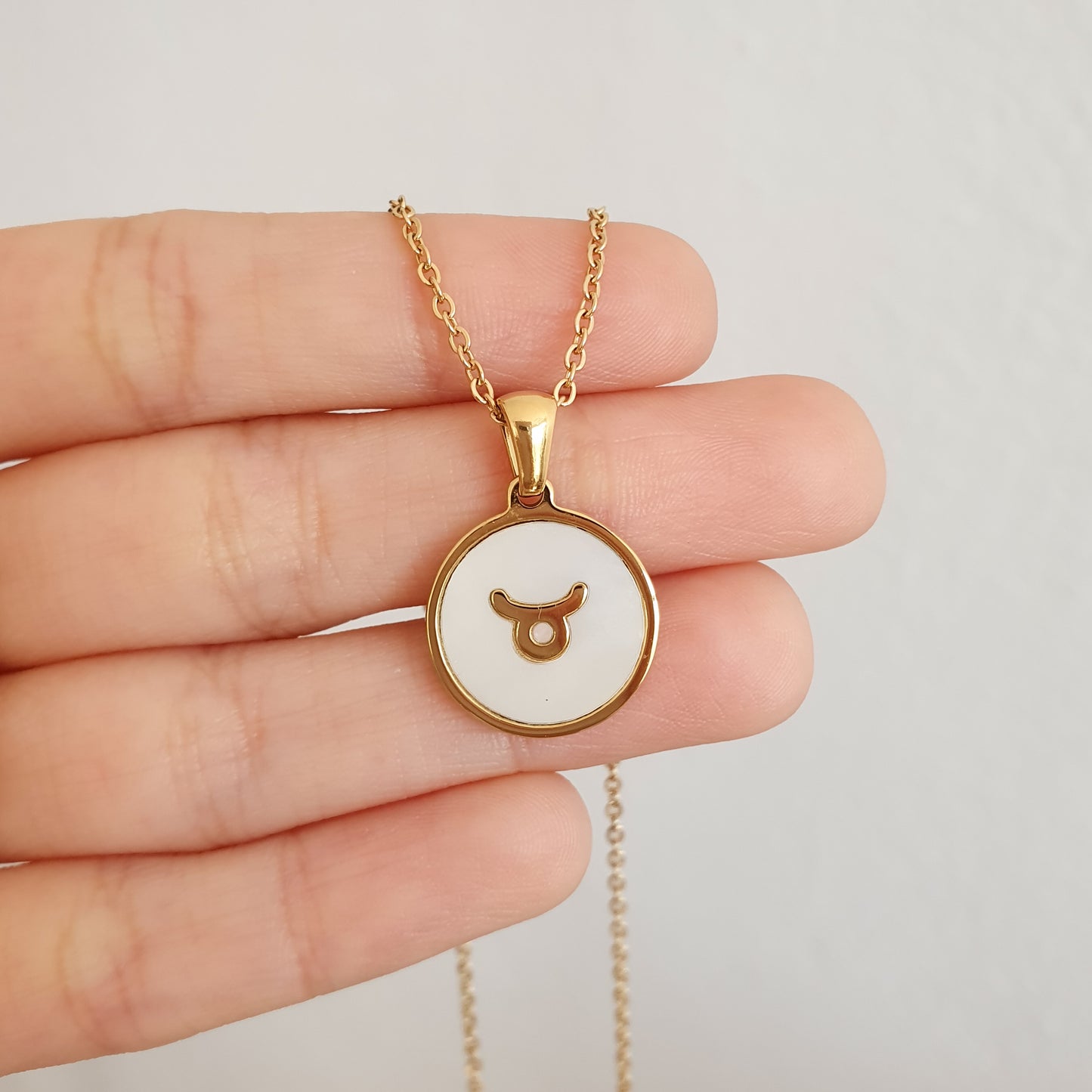 Collar Zodiaco perla (Liquidación, solo quedan Géminis, Virgo, Escorpio, Sagitario y Acuario disponibles)
