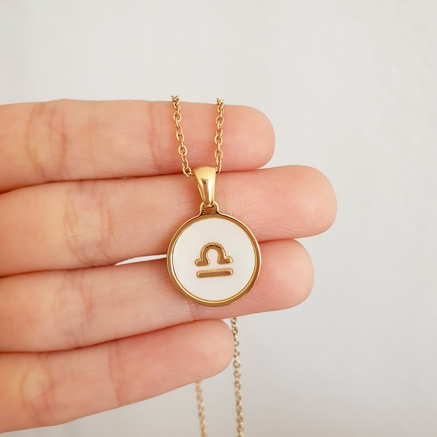 Collar Zodiaco perla (Liquidación, solo quedan Géminis, Virgo, Escorpio, Sagitario y Acuario disponibles)