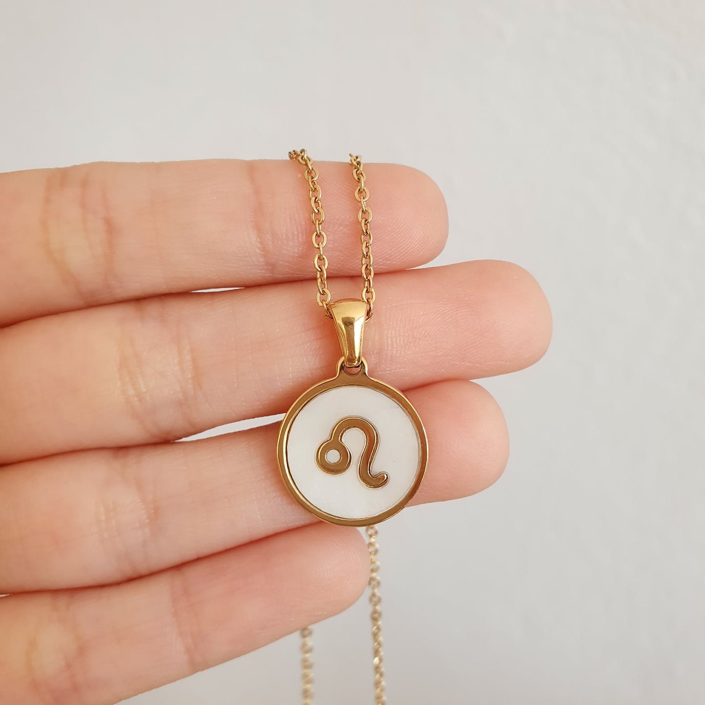 Collar Zodiaco perla (Liquidación, solo quedan Géminis, Virgo, Escorpio, Sagitario y Acuario disponibles)