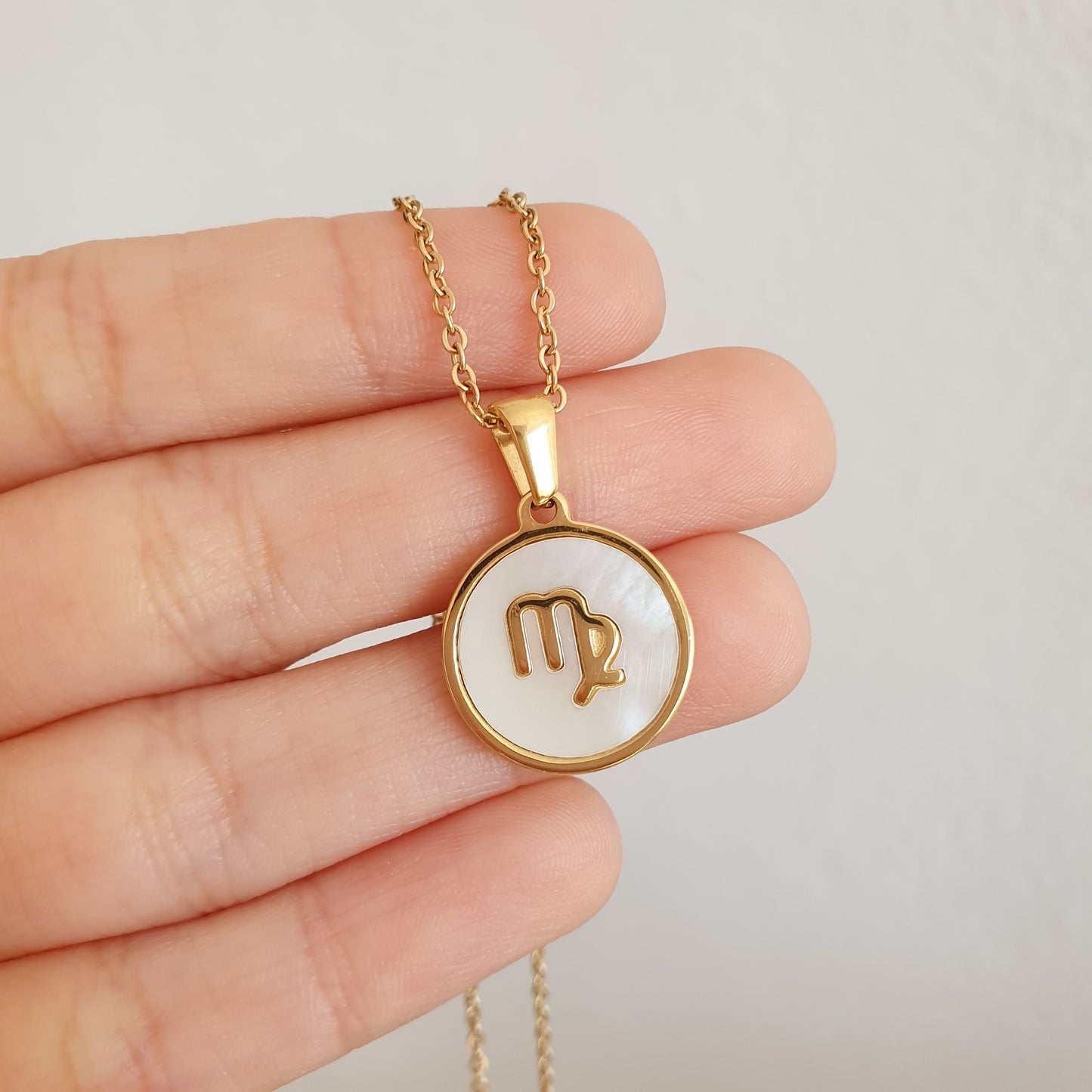 Collar Zodiaco perla (Liquidación, solo quedan Géminis, Virgo, Escorpio, Sagitario y Acuario disponibles)