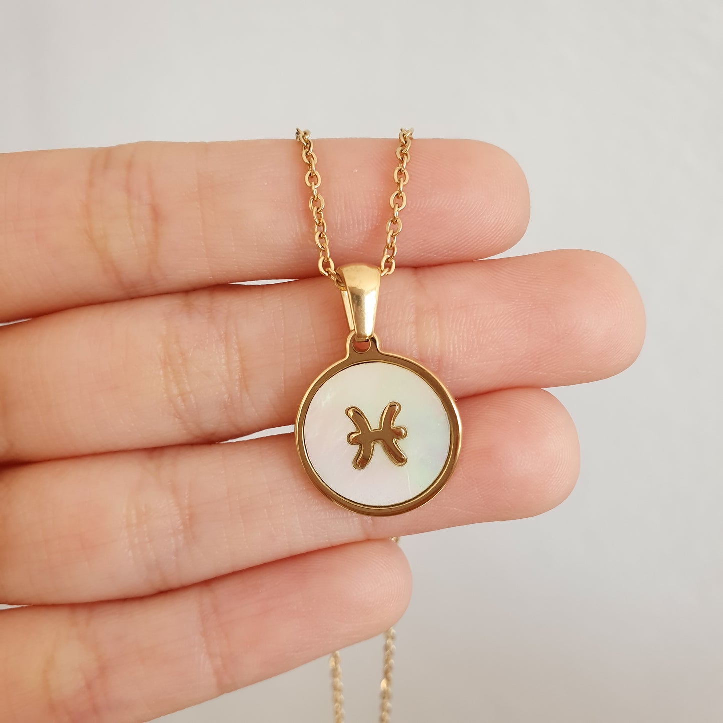 Collar Zodiaco perla (Liquidación, solo quedan Géminis, Virgo, Escorpio, Sagitario y Acuario disponibles)