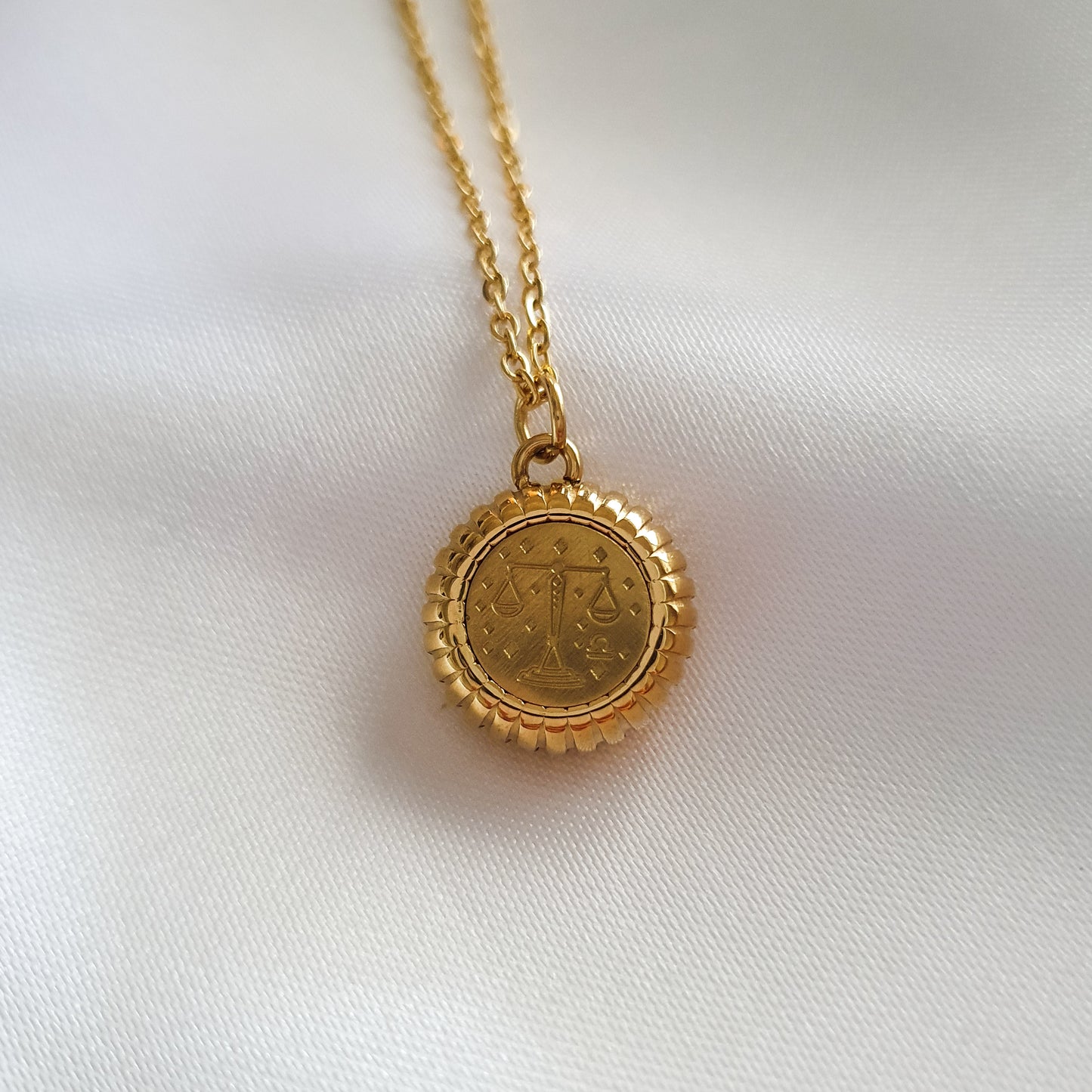 Collar Signo Zodiacal (Liquidación, solo quedan Acuario y Libra disponibles)