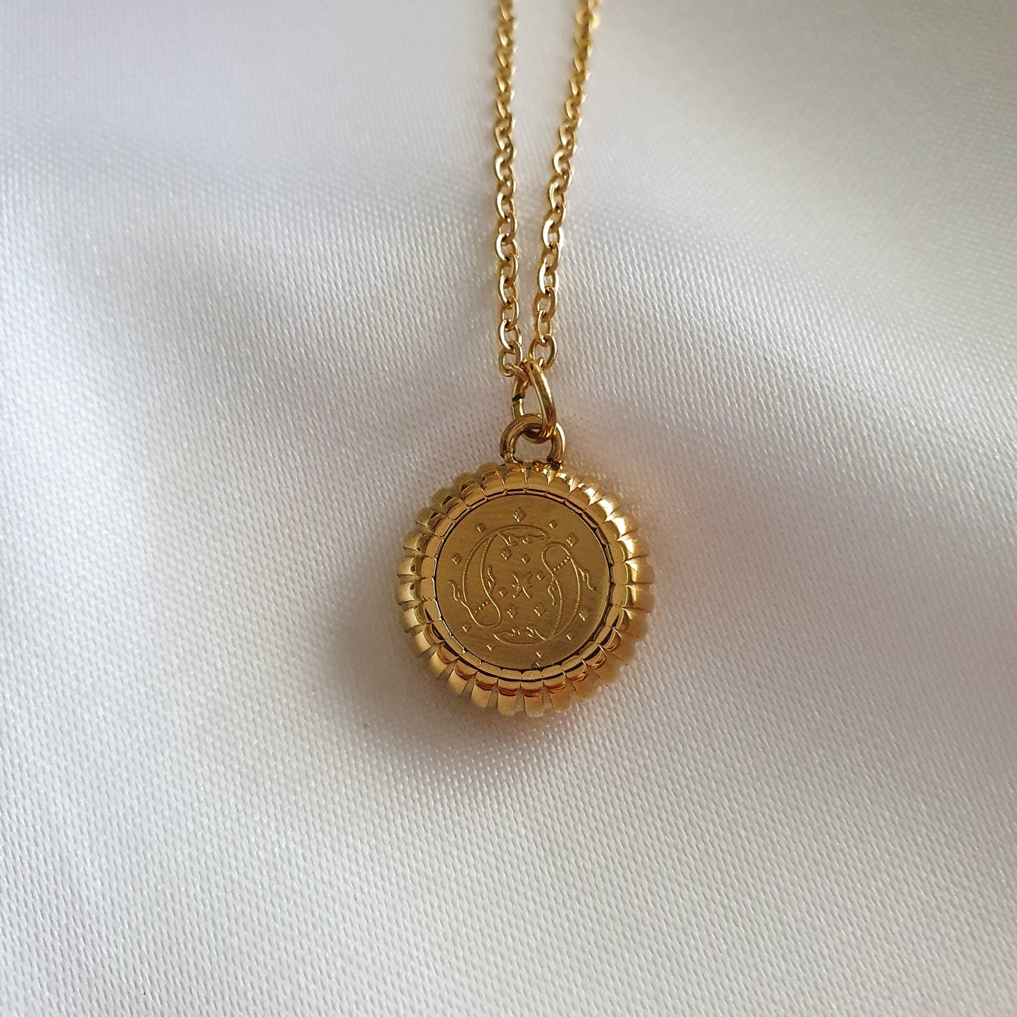 Collar Signo Zodiacal (Liquidación, solo quedan Acuario y Libra disponibles)
