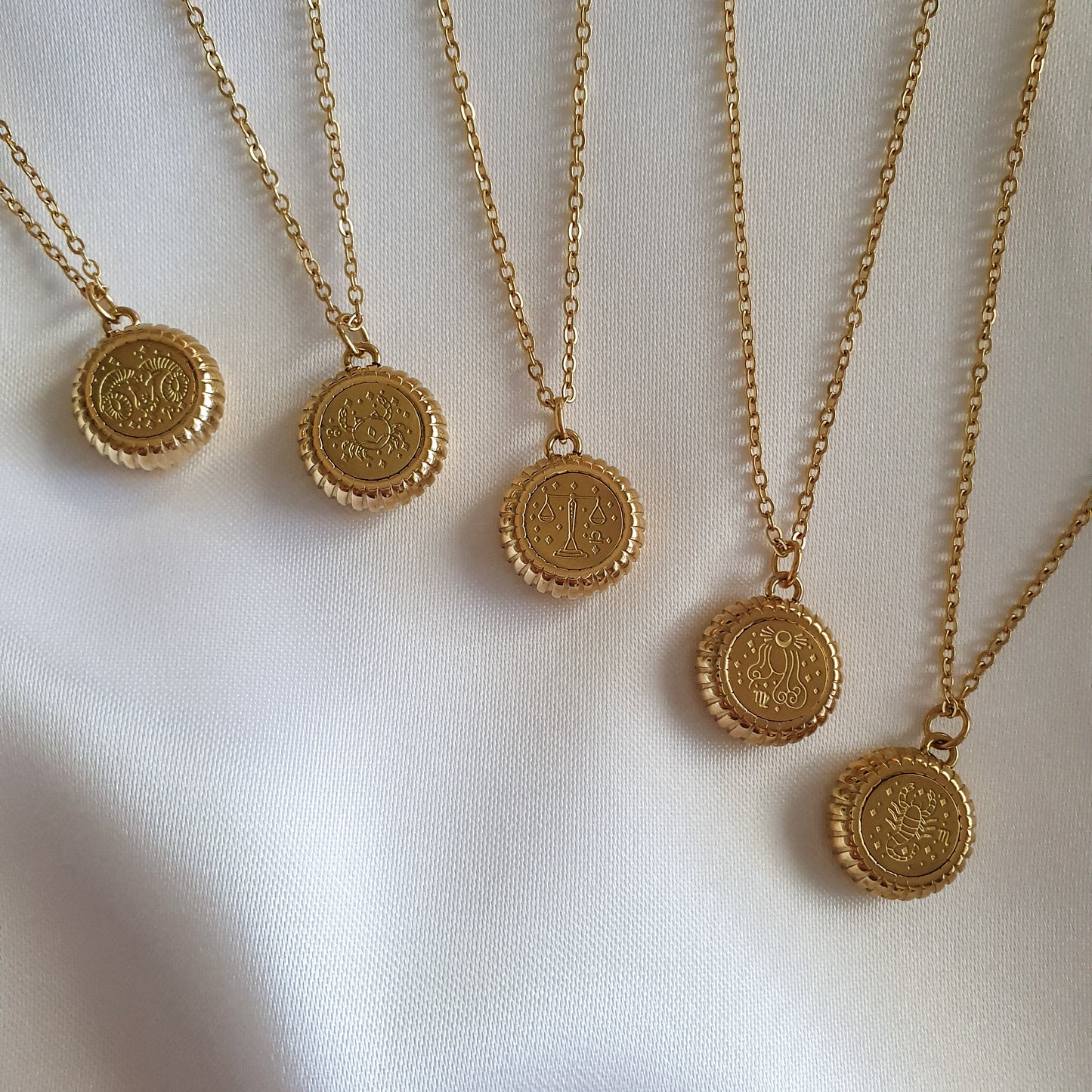 Collar Signo Zodiacal (Liquidación, solo quedan Acuario y Libra disponibles)